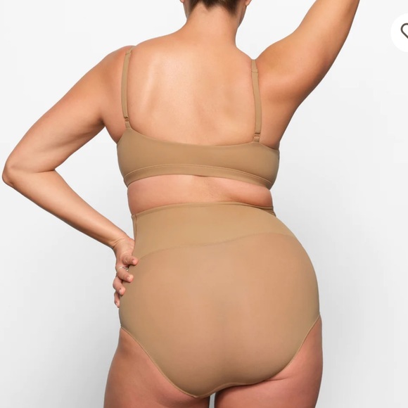 ✨SKIMS FITS EVERYBODY MATERNITY HIGH WAISTED BRIEF OCHRE XXS - Picture 5 of 5
